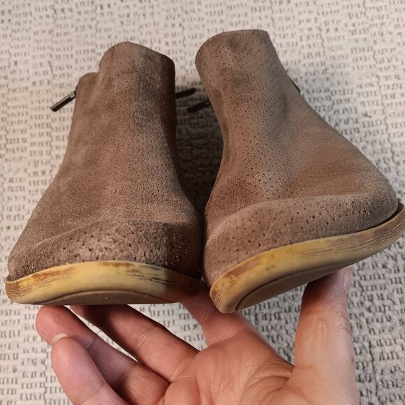 READ! Lucky Brand women's perforated suede leather double zipper ankle booties - Picture 6 of 13